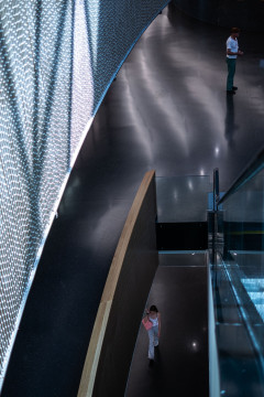 p1210893